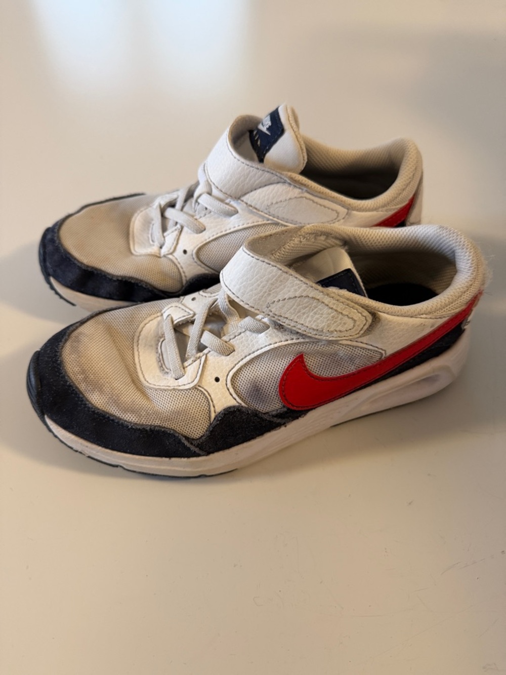 Nike Kids White Sneakers with Red Swoosh and Black Trim size 3